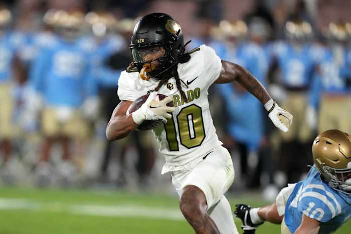 Colorado Buffaloes wide receiver Xavier Weaver (10) carries the ball against the UCLA Bruins in the second half at Rose Bowl. UCLA defeated Colorado 28-16