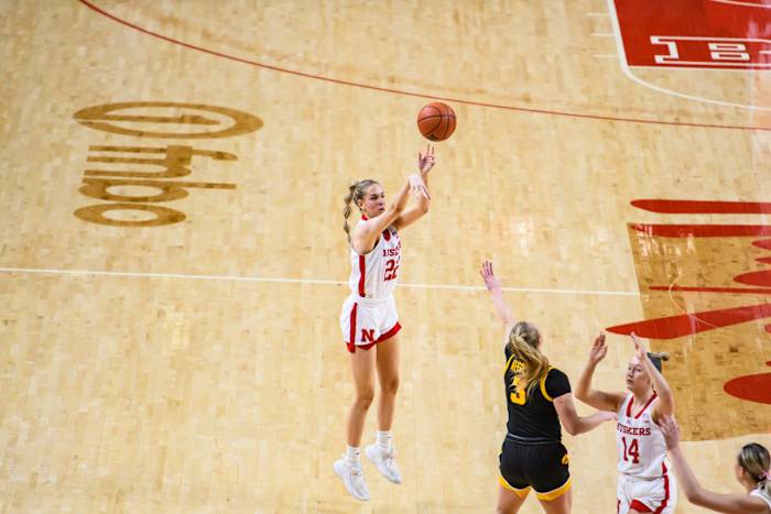 04_Natlie Potts_WBBvsIowa0211