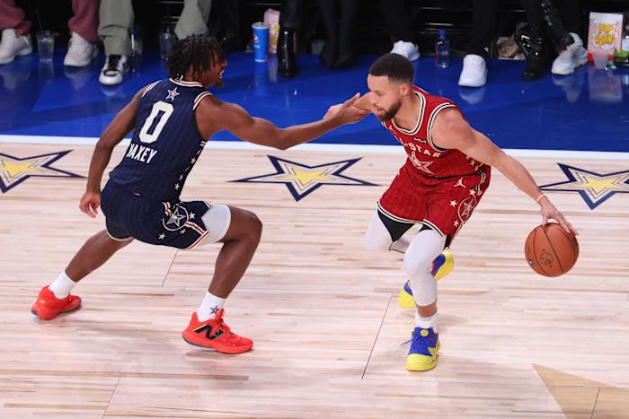 Tyrese Maxey defends Stephen Curry in the 2024 NBA All-Star Game.