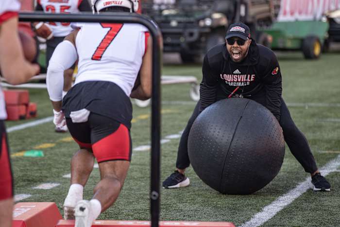 Tennessee Volunteers RBs coach De'Rail Sims during 2021 fall practices with Louisville. (Photo by Alton Strupp of the Courier Journal)