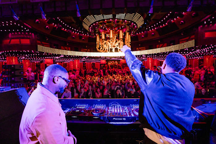 Victor Cruz kicked off the celebrations with a memorable toast to the NFL Fan of the Year winners and a special thanks to Captain Morgan.