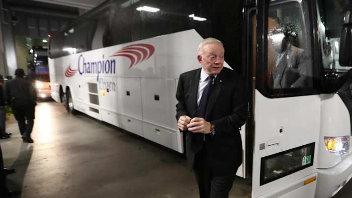 Jerry Jones bus