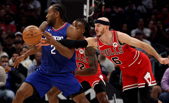  Chicago Bulls guard Alex Caruso (6) knocks the ball away from LA Clippers forward Kawhi Leonard (2) during the second quarter at Crypto.com Arena. 