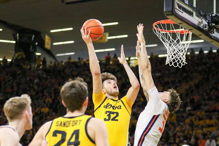 Iowa's Owen Freeman (32) shoots over Illinois' Coleman Hawkins (13) on March 10, 2024 at Carver-Hawkeye Arena in Iowa City, Iowa. (Rob Howe/HN)