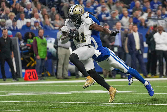 New Orleans Saints running back Alvin Kamara (41) breaks free for a touchdown against the Indianapolis Colts. © Jenna Watson/IndyStar / USA TODAY NETWORK