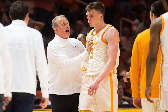 Tennessee Volunteers HC Rick Barnes with G Dalton Knecht during the win over South Carolina. (Photo by Brianna Paciorka of the USA Today Network)