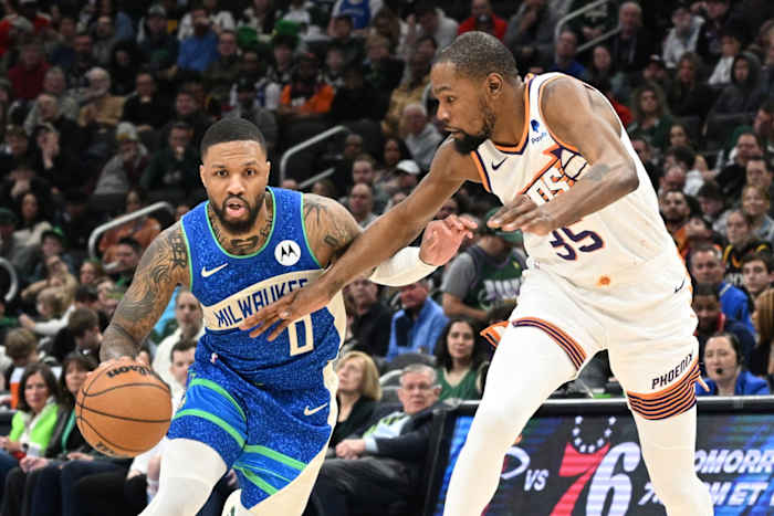  Milwaukee Bucks guard Damian Lillard (0) drives to the basket against Phoenix Suns forward Kevin Durant (35) 