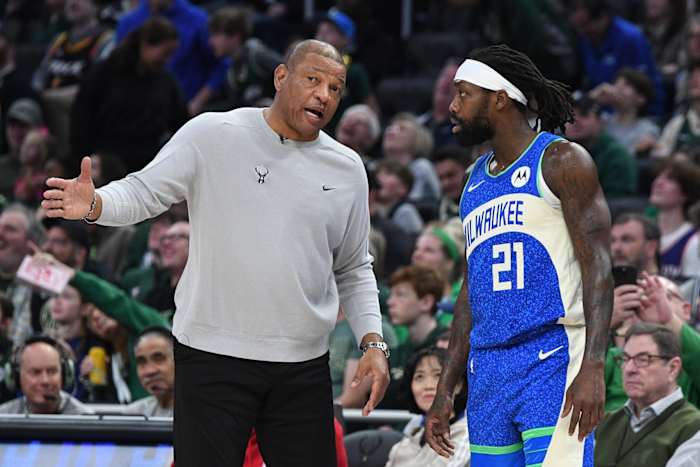 Milwaukee Bucks head coach Doc Rivers talks with Milwaukee Bucks guard Patrick Beverley (21) 