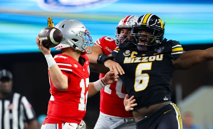 Missouri Tigers defensive lineman Darius Robinson (6) rushes Ohio State Buckeyes quarterback Lincoln Kienholz (12) during the second half at AT&T Stadium.