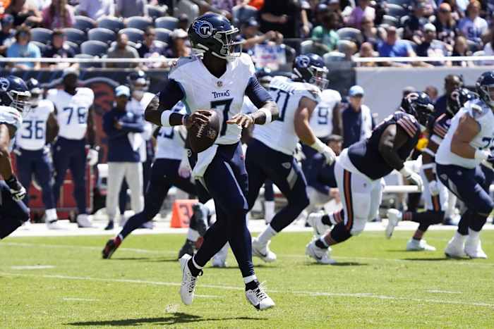 Tennessee Titans quarterback Malik Willis (7) looks to pass against the Chicago Bears during the first quarter at Soldier Field.