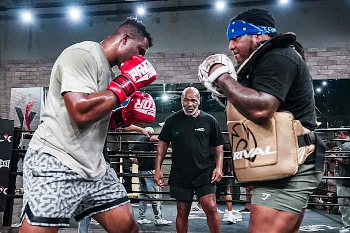 Francis Ngannou training with Mike Tyson.