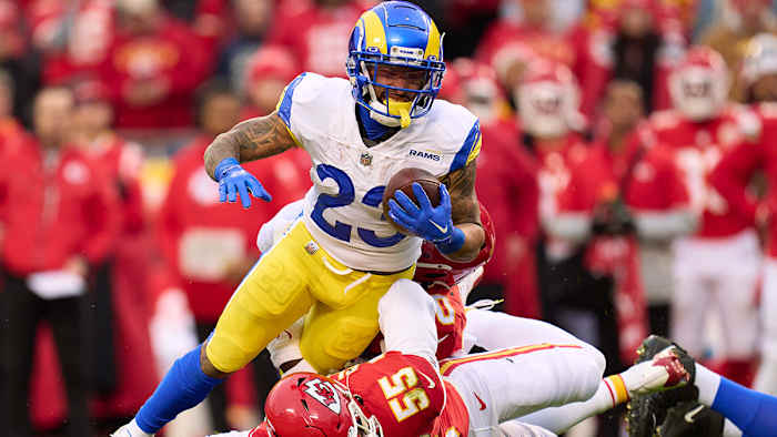 Williams rushes against the Kansas City Chiefs.
