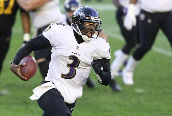 Robert Griffin III running around the edge against the Pittsburgh Steelers on Dec. 2, 2020. Griffin played for the Ravens from 2018 to 2020.
