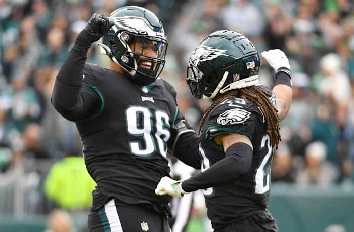 Derek Barnett celebrates a play with Avonte Maddox