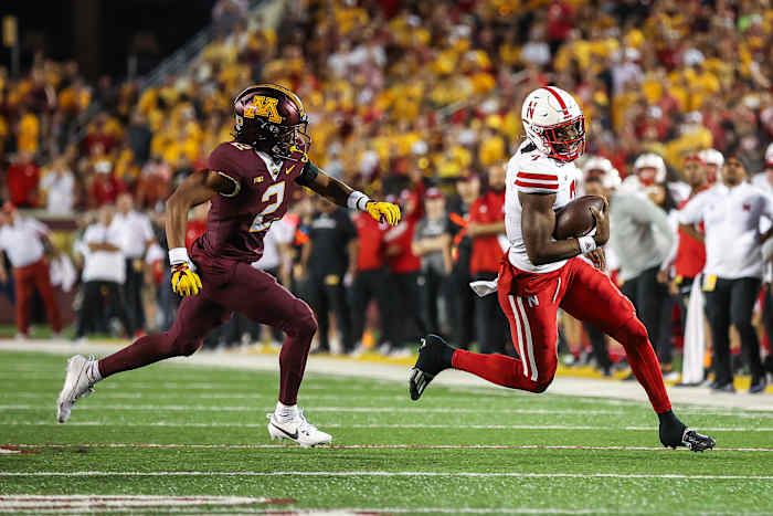 Nebraska Minnesota 2023 - Jeff Sims sprints past Minnesota secondary