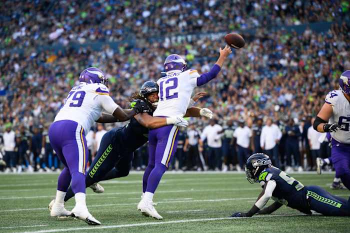 Mike Morris hasn't played since Seattle's preseason opener against Minnesota, but he did practice in some capacity on Monday, presenting optimism he could be ready to return as soon as Sunday.