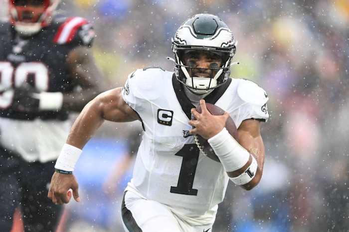Jalen Hurts and the Eagles are locked in a battle with the Patriots. (USA Today)