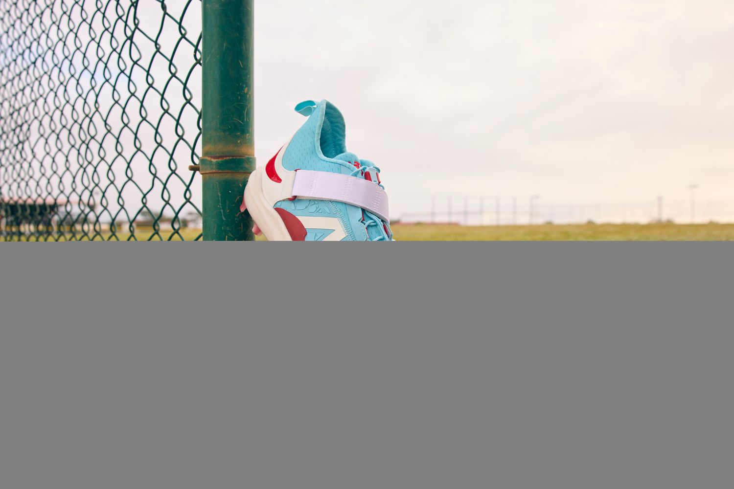 Side view of Francisco Lindor's blue and white New Balance cleats.