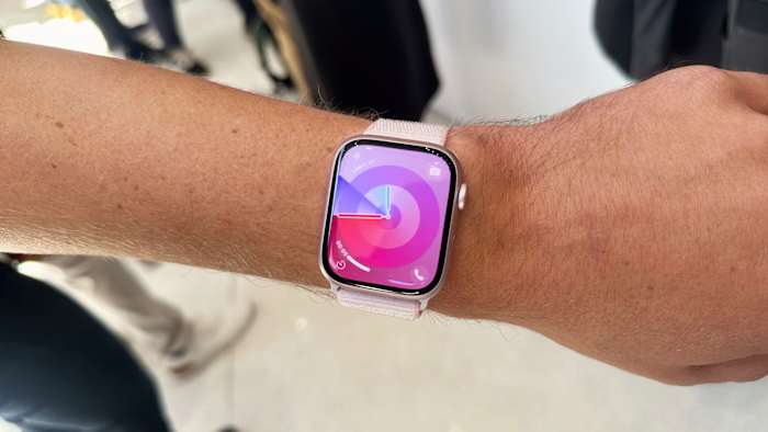 Apple Watch Series 9 in Pink