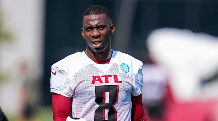 Falcons tight end Kyle Pitts (8) on the field during training camp at IBM Performance Field.