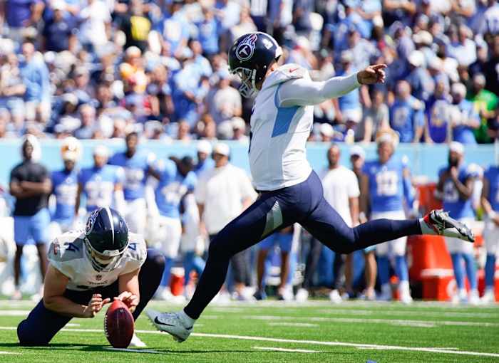 Titans place kicker Nick Folk (6) kicks a field goal in the second quarter at Nissan Stadium.