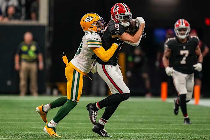 London hauls in a pass against the Green Bay Packers.