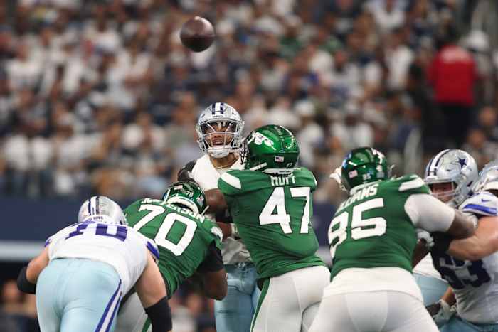 Jets' DE Bryce Huff (47) pressures Dak Prescott
