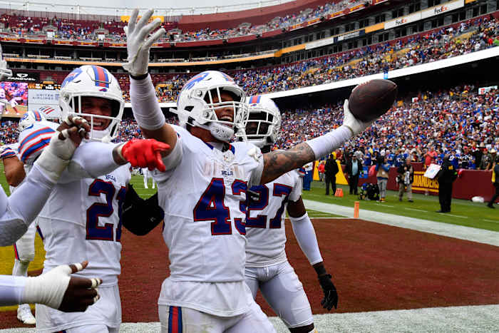 Buffalo LB Terrel Bernard celebrates with his teammates against the Washington Commanders.