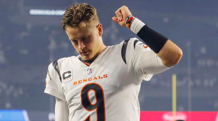 Bengals QB Joe Burrow walks off the field with his fist raised