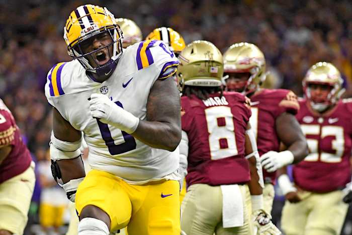 Louisiana State Tigers defensive tackle Maason Smith yells in celebration