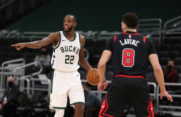Milwaukee Bucks forward Khris Middleton (22) controls the ball against the Chicago Bulls at the Bradley Center