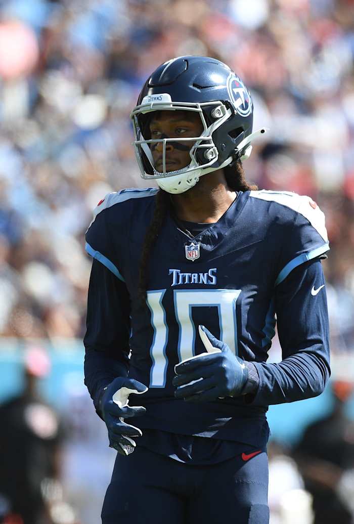 DeAndre Hopkins (10) during the first half against the Cincinnati Bengals at Nissan Stadium.