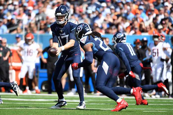 Tennessee Titans quarterback Ryan Tannehill (17) hands the ball off to running back Derrick Henry (22) during the first half against the Cincinnati Bengals at Nissan Stadium.