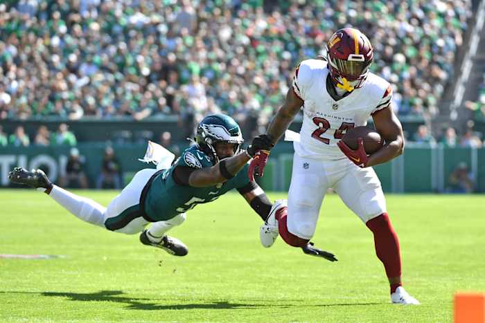 Washington Commanders running back Antonio Gibson (24) runs past Philadelphia Eagles linebacker Zach Cunningham (52) during the second quarter at Lincoln Financial Field.