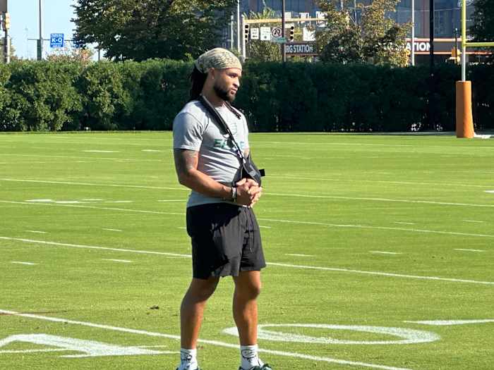 Avonte Maddox takes in practice on Oct. 4, 2023