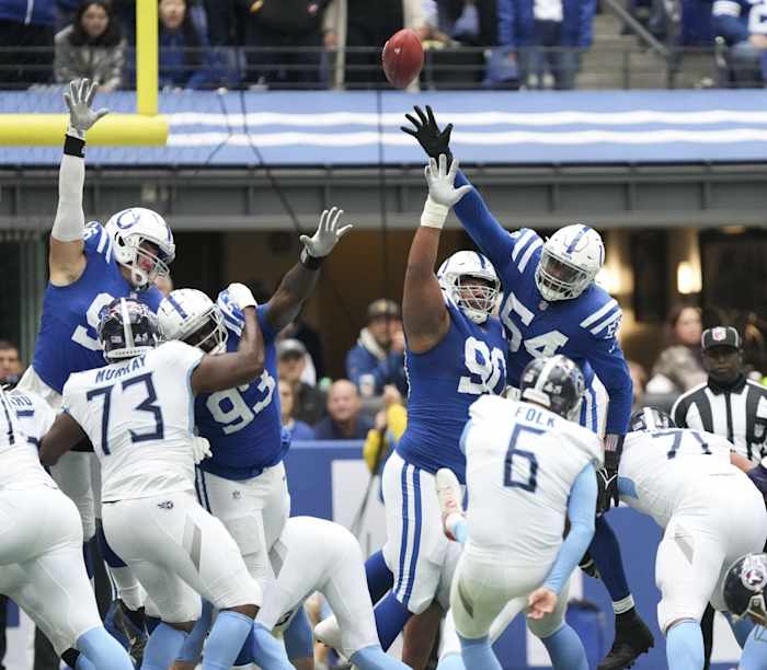 Nick Folk (6) kicks in a field goal during a game against the Indianapolis Colts.