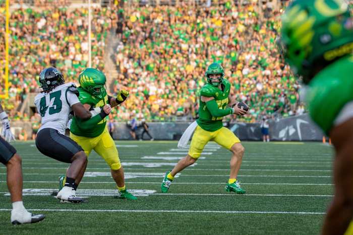 Oregon quarterback Bo Nix scrambles