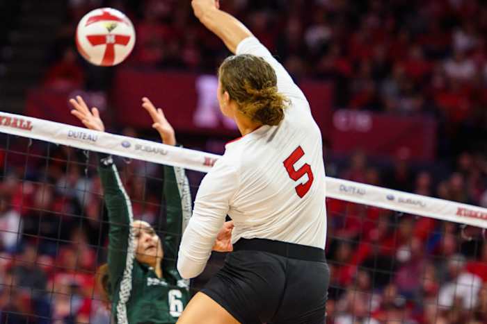 16_Bekka Allick_VB vs Michigan State 1013
