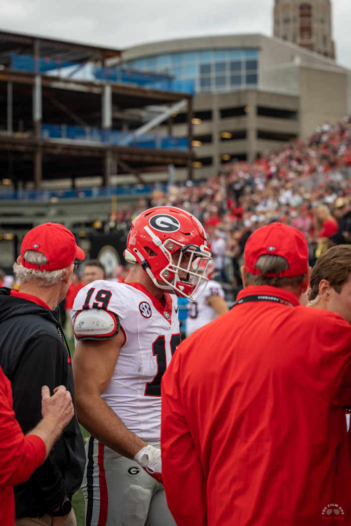 Georgia TE, Brock Bowers enters the injury tent vs the Vanderbilt Commodores / Photo - Brooks Austin