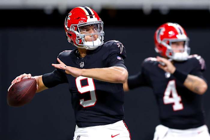 Atlanta Falcons quarterbacks Desmond Ridder (9) and Taylor Heinicke (4) in pregame warmups.