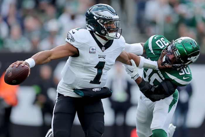 Jalen Hurt (1) was the Eagles' leading rusher on Sunday.