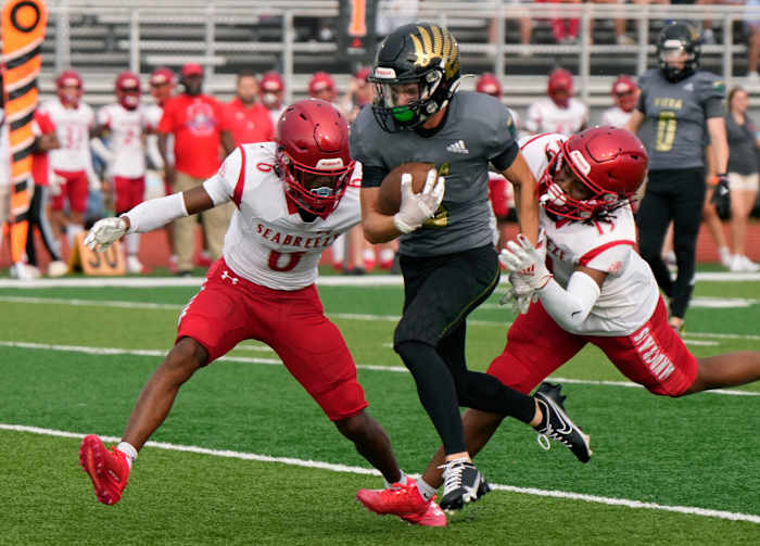 Viera's Eric Nelson scampers between Seabreeze's Xavier Lucas (6) and Denzel Shropshire (19) during Kickoff Classic at New Smyrna Beach Sports Park, Friday, Aug.18, 2023.