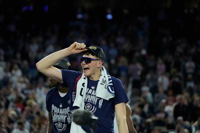 Donovan Clingan holds onto the hat on his head after winning the national championship in 2023