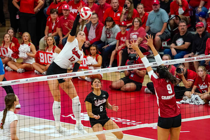 Merritt Beason vs Caroline Crawford fifth set 2023 Wisconsin at Nebraska volleyball USATSI_21708129