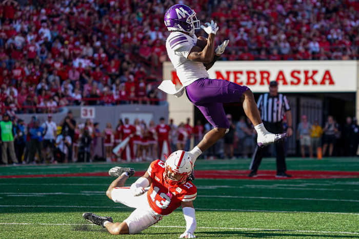 A.J. Henning catch 3Q Northwestern Nebraska football USATSI_21704024