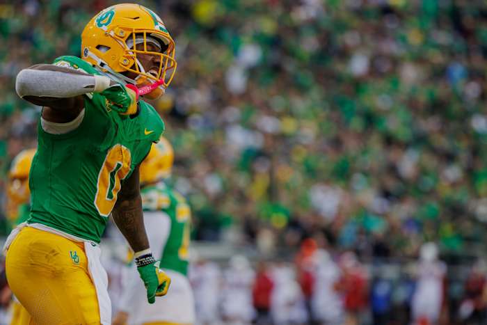 Oregon Ducks running back Bucky Irving celebrates a big play against the Washington State Cougars.