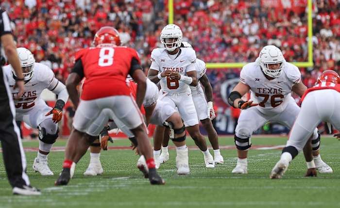 Texas Longhorns quarterback Maalik Murphy (6) at the line of scrimmage during the game against the Houston Cougars at TDECU Stadium.