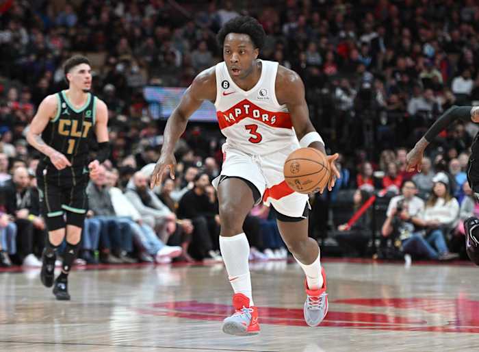 Toronto Raptors forward OG Anunoby (3) dribbles the ball up court against the Charlotte Hornets in the second half at Scotiabank Arena.