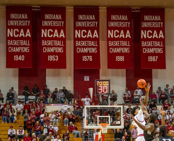 Indiana's Kel'el Ware (1) starts the game during the Indiana versus University of Indianapolis men's basketball game at Simon Skjodt Assembly Hall.