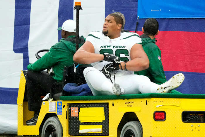 Jets' DT Al Woods carted off following an injury